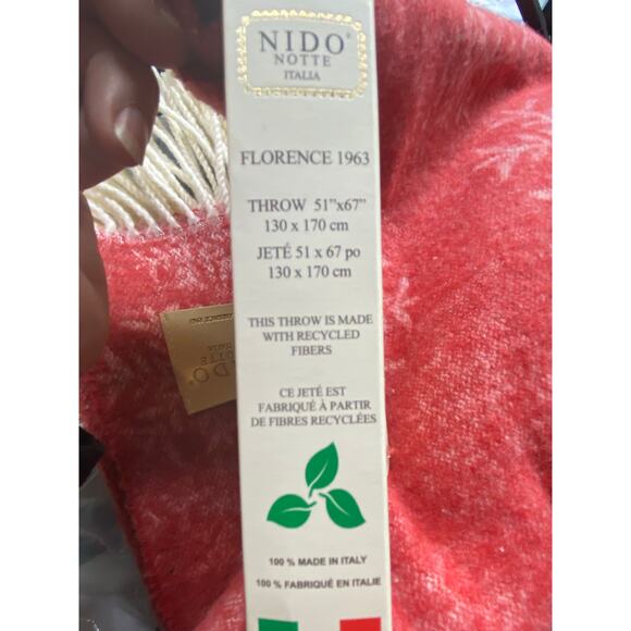 Nido Italia Throw Blanket 51" x 67" Red Snowflake Print Fringe Rustic Winter New - Picture 5 of 5